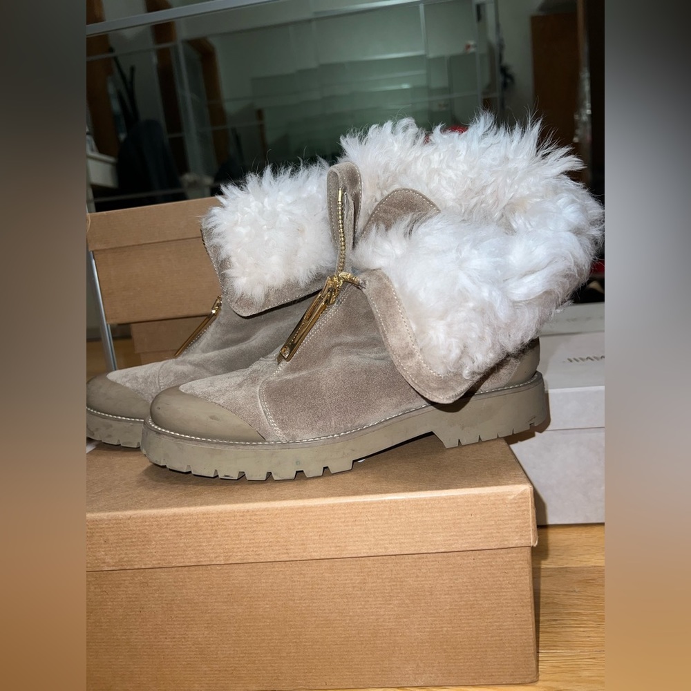 Burberry winter shearling boots